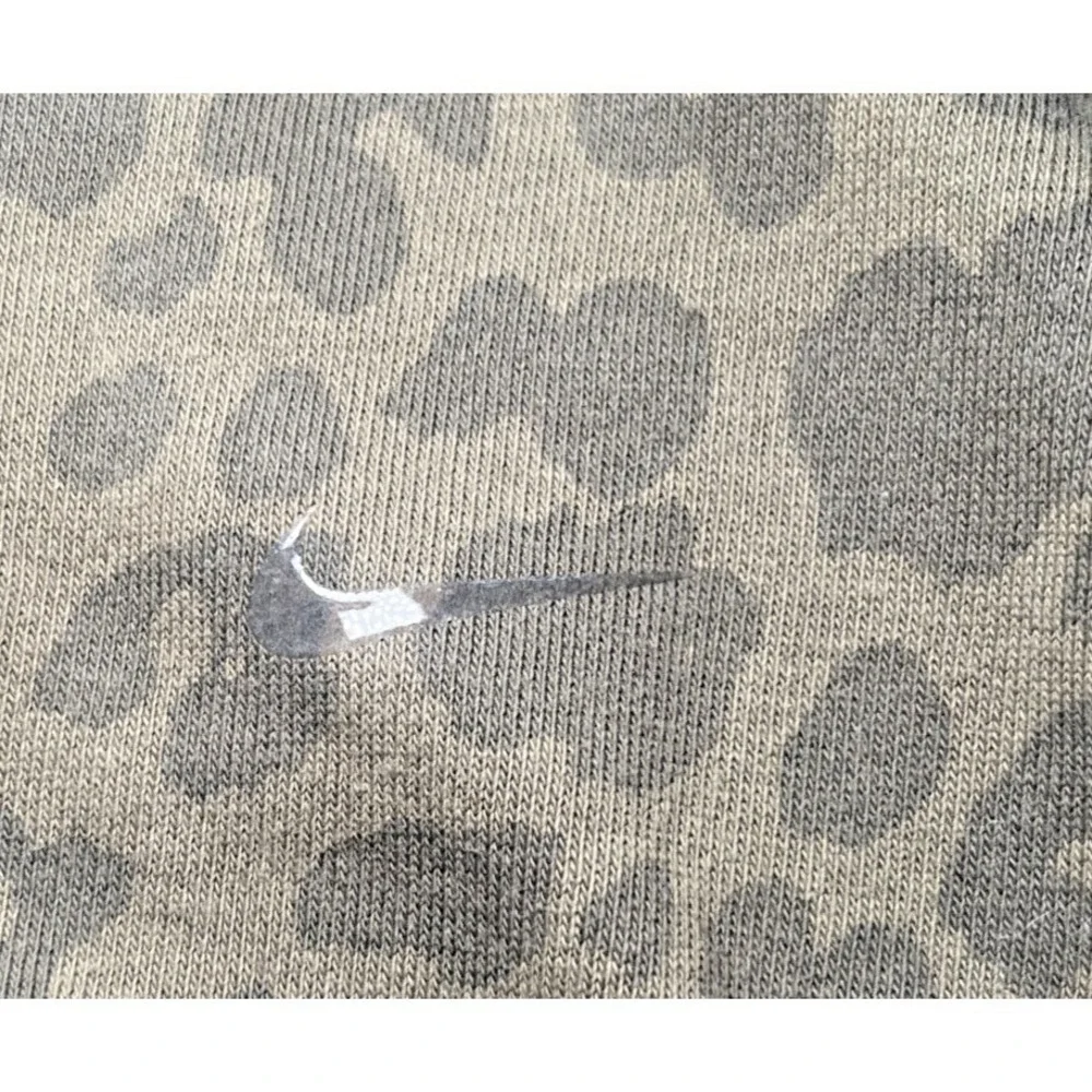 Nike print travel provides